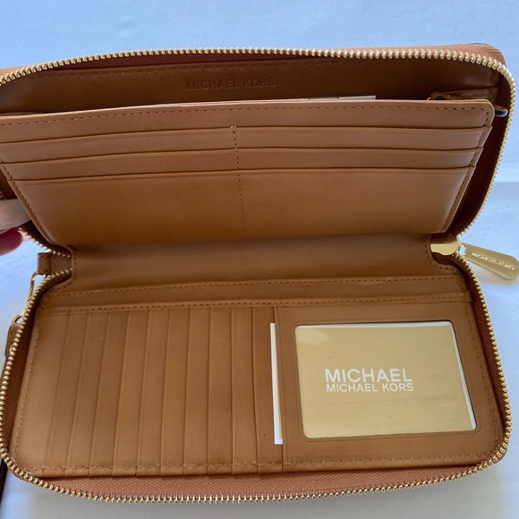 MICHAEL KORS Vivian Travel Continental Tan Woven Leather Wristlet Wallet - Picture 4 of 6